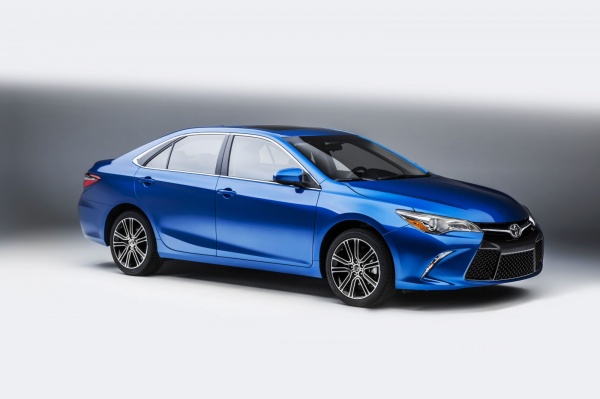 Toyota Camry 2015 เสริมความเร้าใจให้ลูกค้าด้วยเครื่องยนต์ติด Turbo
